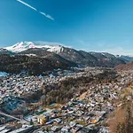 2 Bed Chalet, Sleeps 5 With Shared Pool - Alpehytte *