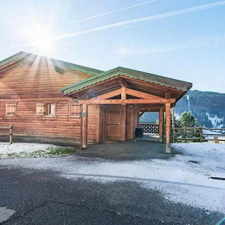 Chalet 2 Bed Chalet, Sleeps 5 With Shared Pool - *