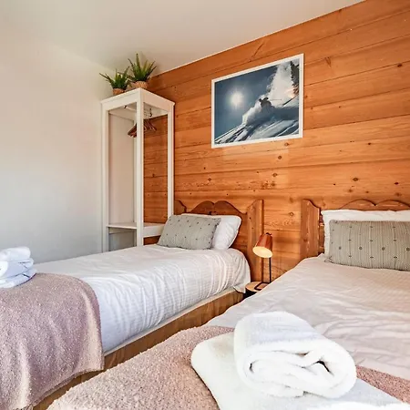 2 Bed Chalet, Sleeps 5 With Shared Pool - * Morzine