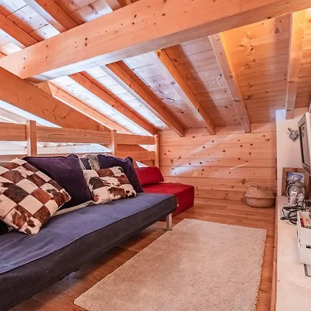 2 Bed Chalet, Sleeps 5 With Shared Pool - Chalet